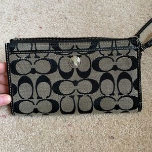 Coach wristlet wallet